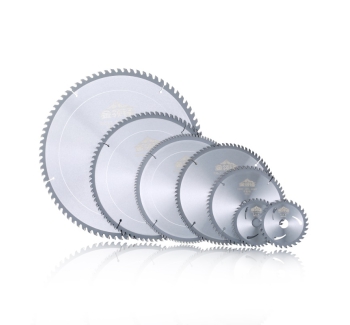 Professional grade saw blade