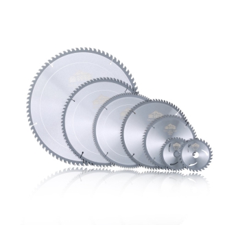 Professional grade saw blade